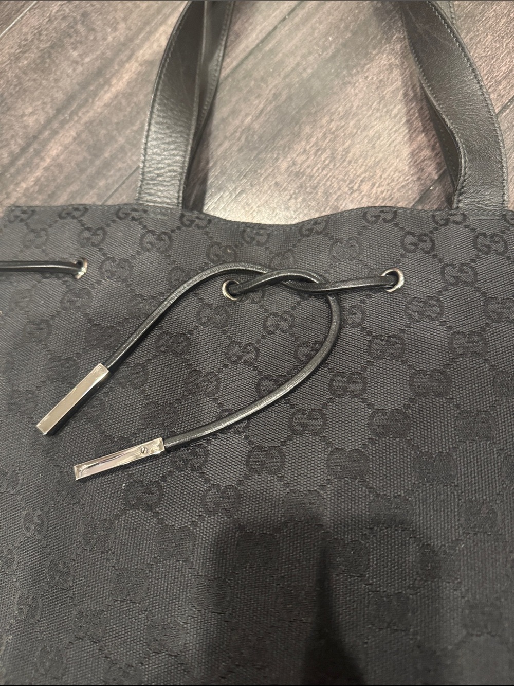 Gucci

GG Canvas GG Canvas drawstring Tote Bag Medium - Picture 3 of 8